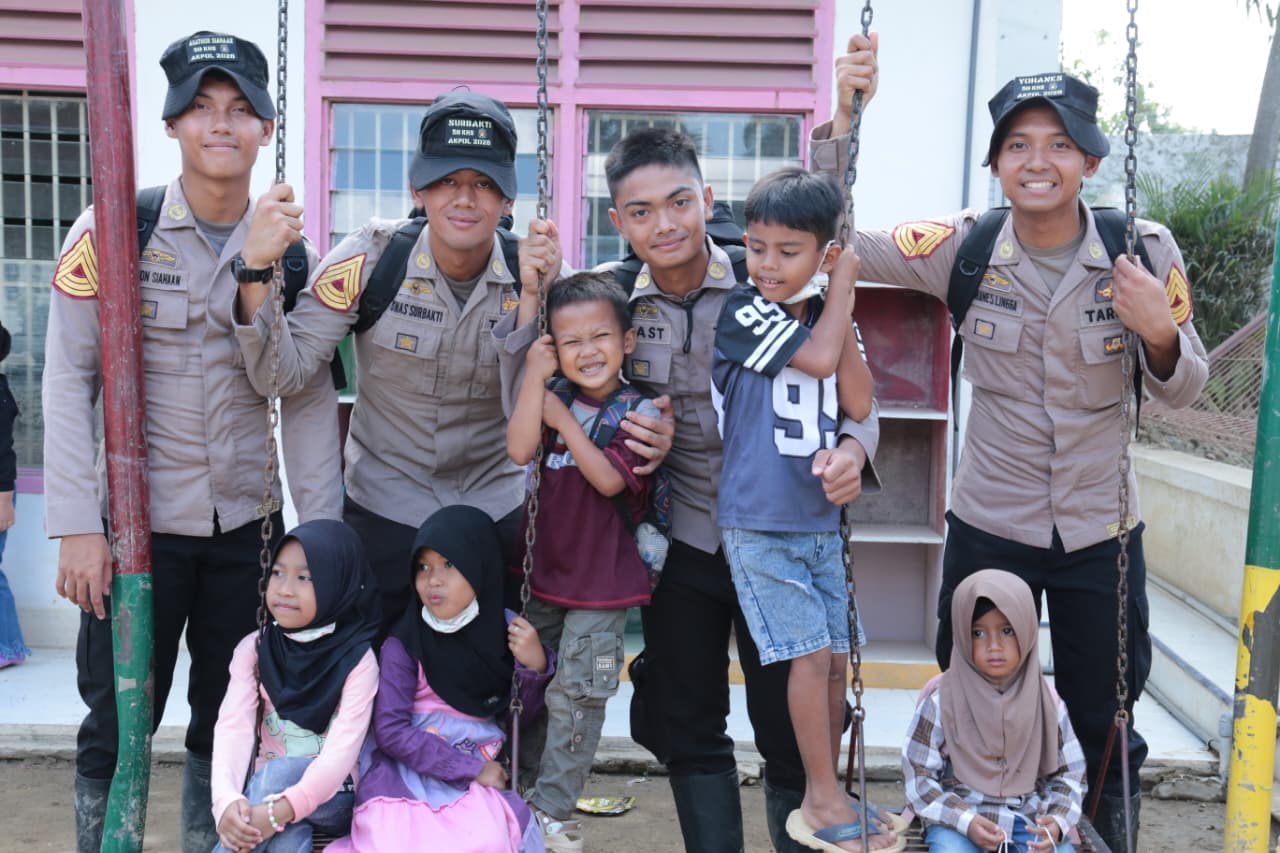 Kepsek Bersyukur atas Kepedulian Taruna Akpol Bedah Sekolah