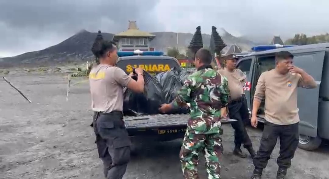 Gerakan Indonesia Asri, Polres Probolinggo Bersih-bersih Lokasi Wisata Bromo