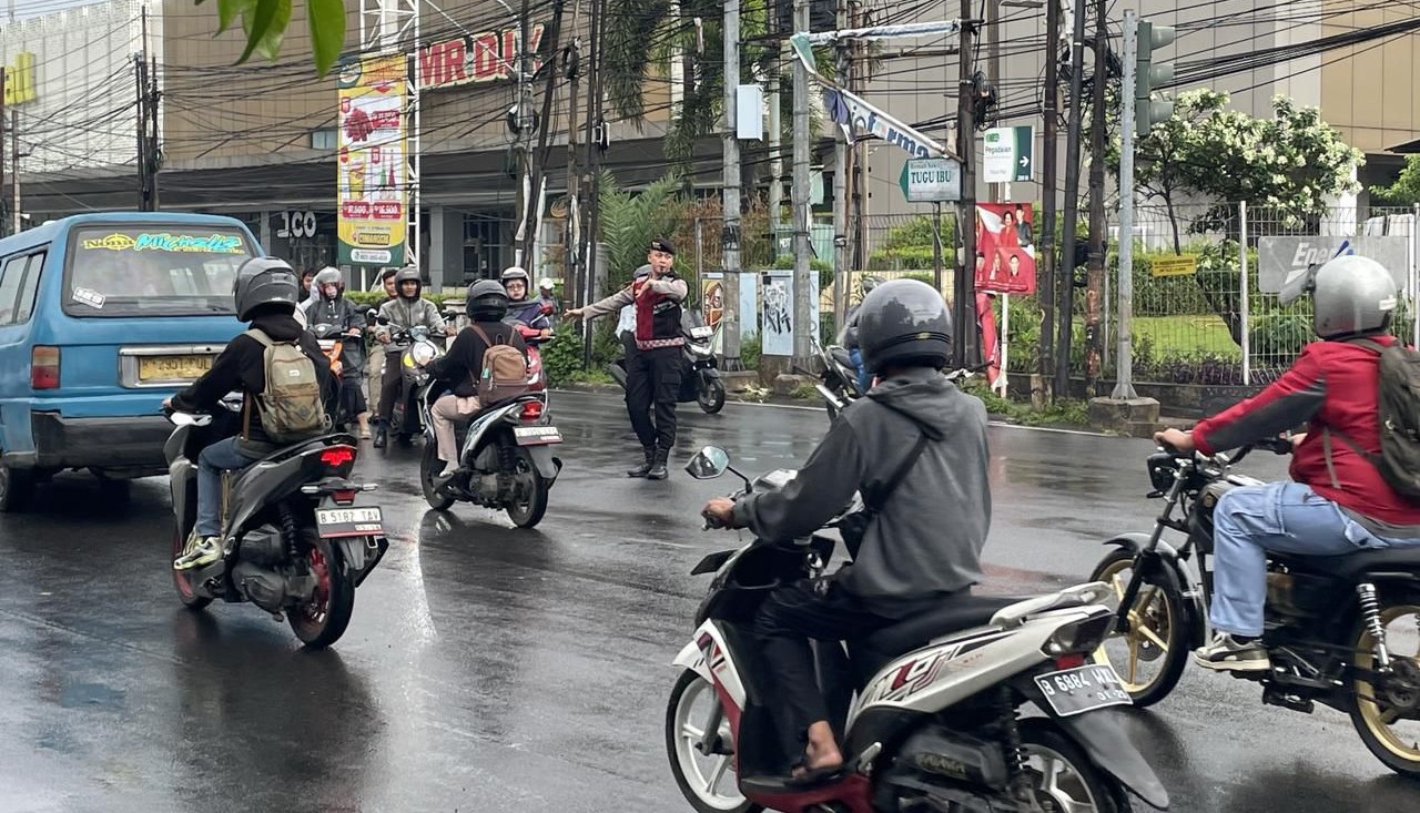 Tingkatkan Pelayanan Publik, Detasemen Perintis Dirsamapta Korsabhara Baharkam Polri Gelar Gatur Lalin dan Pembenahan Mako