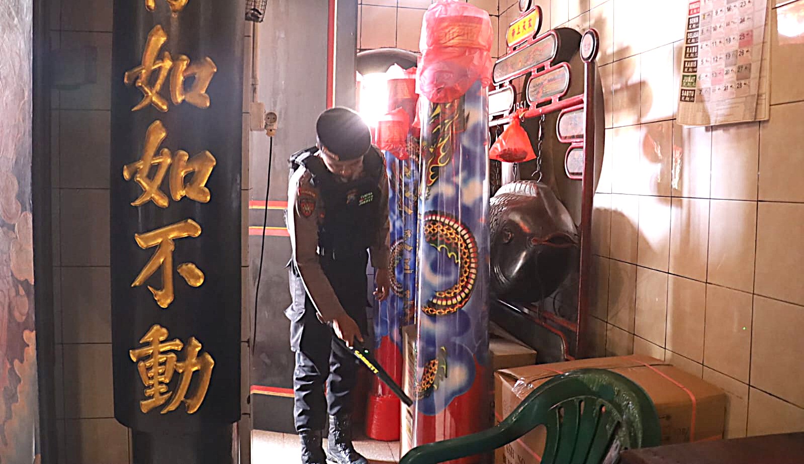 Polres Pelabuhan Tanjungperak Sterilisasi Klenteng Jelang Perayaan Imlek