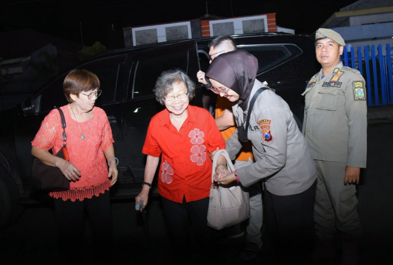 Respon Sigap Polwan Polres Bondowoso Layani Jemaat di Vihara Ariya Maitera