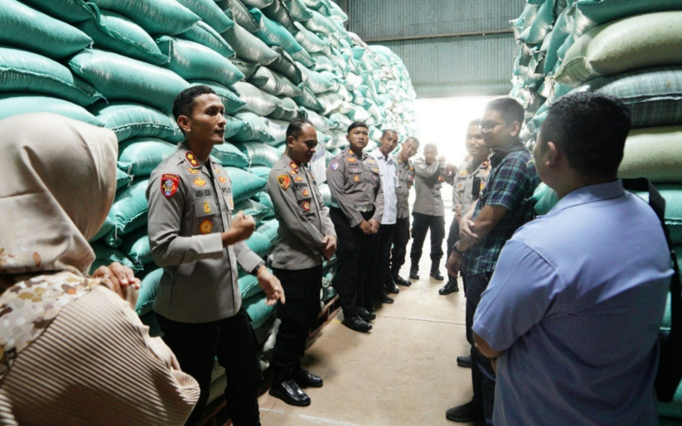 Kapolres Ponorogo Pastikan Keamanan dan Ketersediaan Pangan di Gudang Bulog Cukup