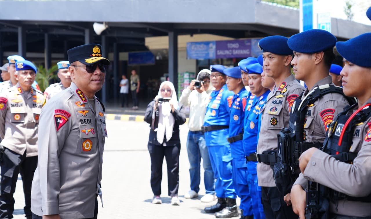 Wakapolri Tinjau Arus Mudik Via Udara, Pastikan Penyeberangan Merak–Bakauheni Terkendali