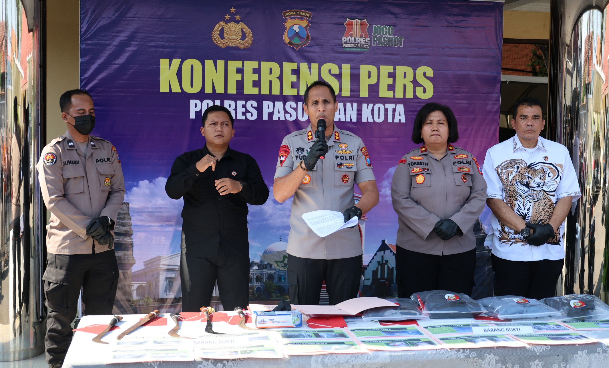 Polres Pasuruan Kota Amankan 4 Tersangka Pengeroyokan Remaja di GOR Untung Suropati