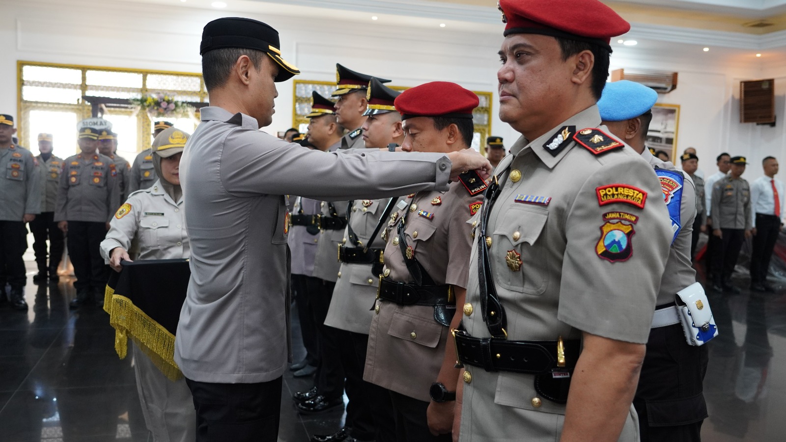 Gerbong Mutasi Polda Jatim Bawa Tiga Pejabat Polresta Malang Kota, KBP Putu Kholis Tekankan Disiplin, Soliditas dan Pelayanan Humanis
