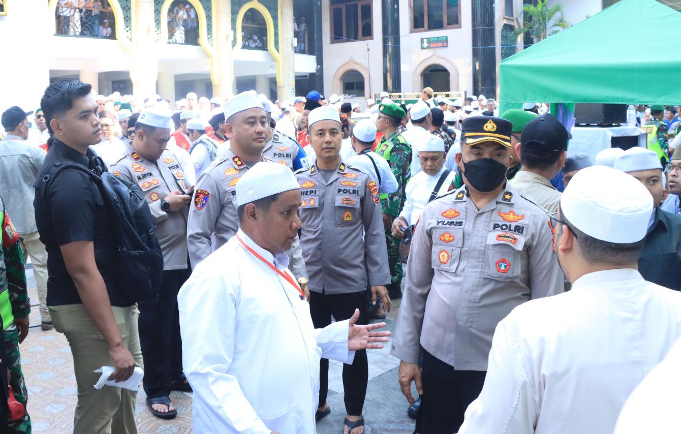 Polres Gresik Libatkan Ratusan Personel Layanan Pengamanan Haul Habib Abu Bakar Assegaf ke-71