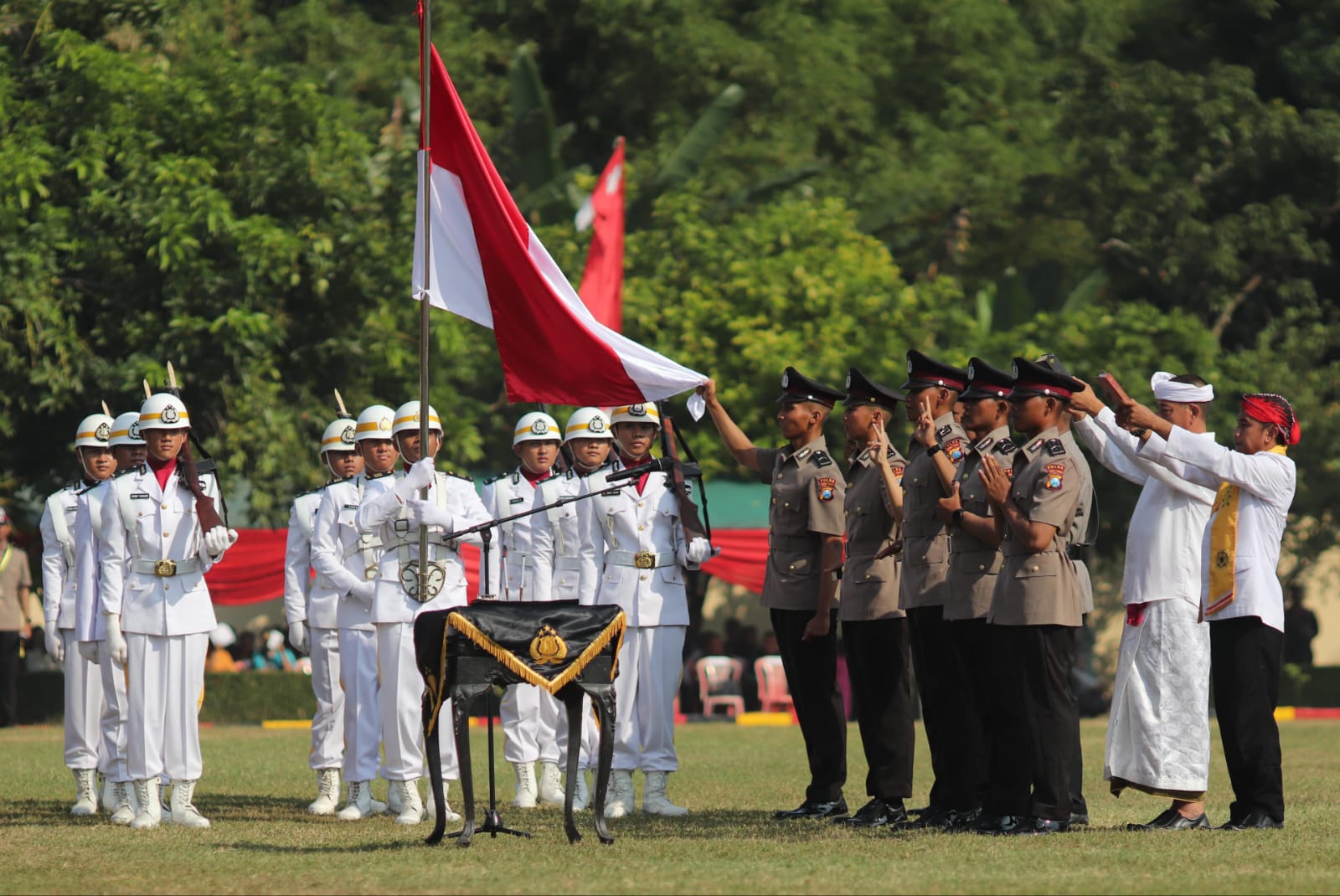 Kapolda Jatim Lantik 971 Bintara Remaja Lulusan SPN Polda Jatim