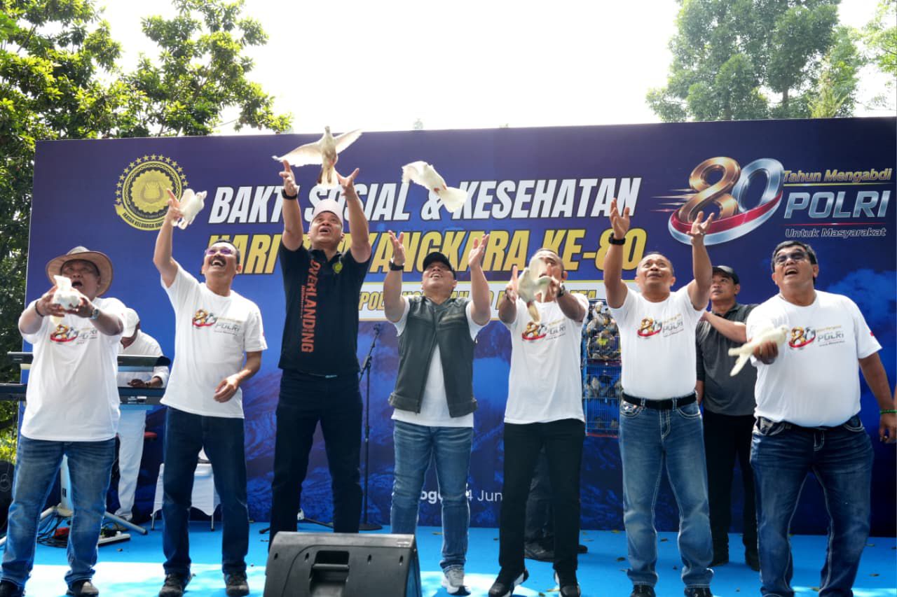 Sambut Hari Bhayangkara ke-80, Wakapolri dan Akpol ’90 Dhira Brata Gelar Baksos dan Bakkes di Bogor
