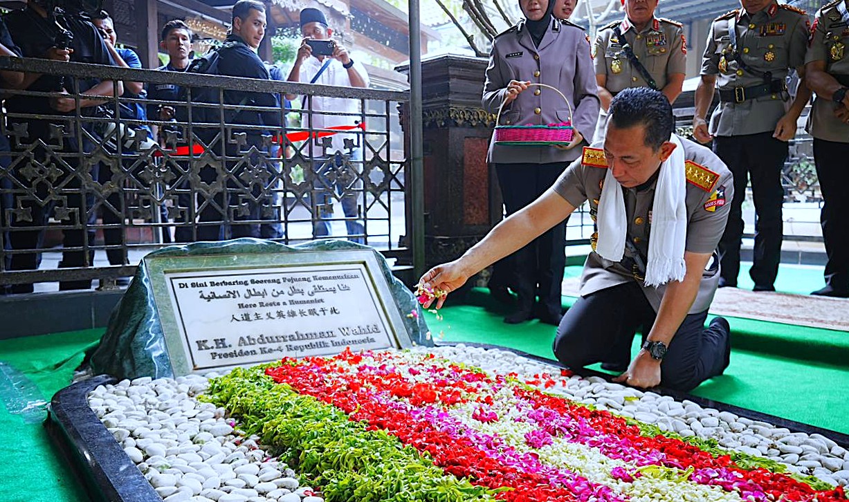 Kapolri Kenang Jejak Reformasi Gus Dur Melalui Ziarah di Tebuireng Jelang Hari Bhayangkara ke-80