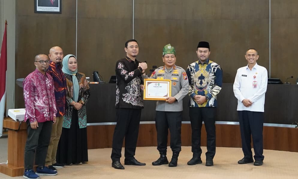 Polda Riau Raih Dua Penghargaan Keterbukaan Informasi Publik, Kapolda: Kado Istimewa Hari Bhayangkara ke-80