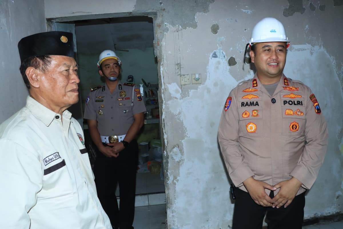 Polres Gresik Bedah Rumah Purnawirawan Polri di Driyorejo, Kado Hari Bhayangkara ke-80