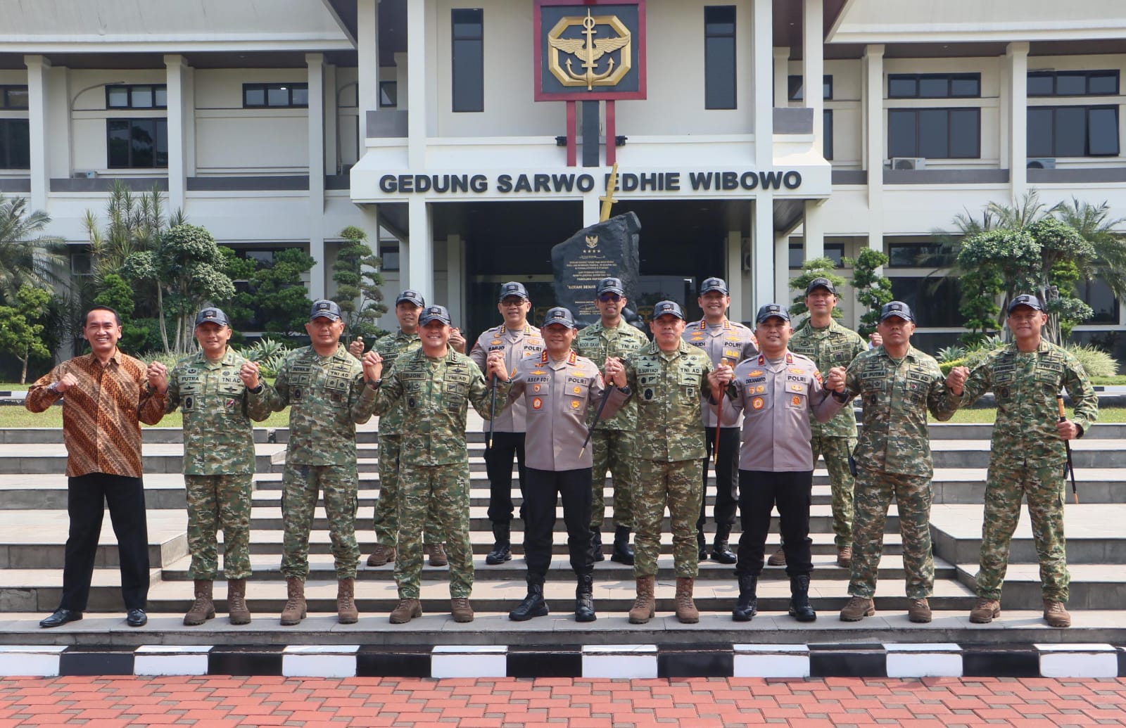 Kapolda Metro Jaya dan Pangdam Jaya Sambangi Mako Kopassus Cijantung, Pererat Sinergi Bersama Pangkopassus