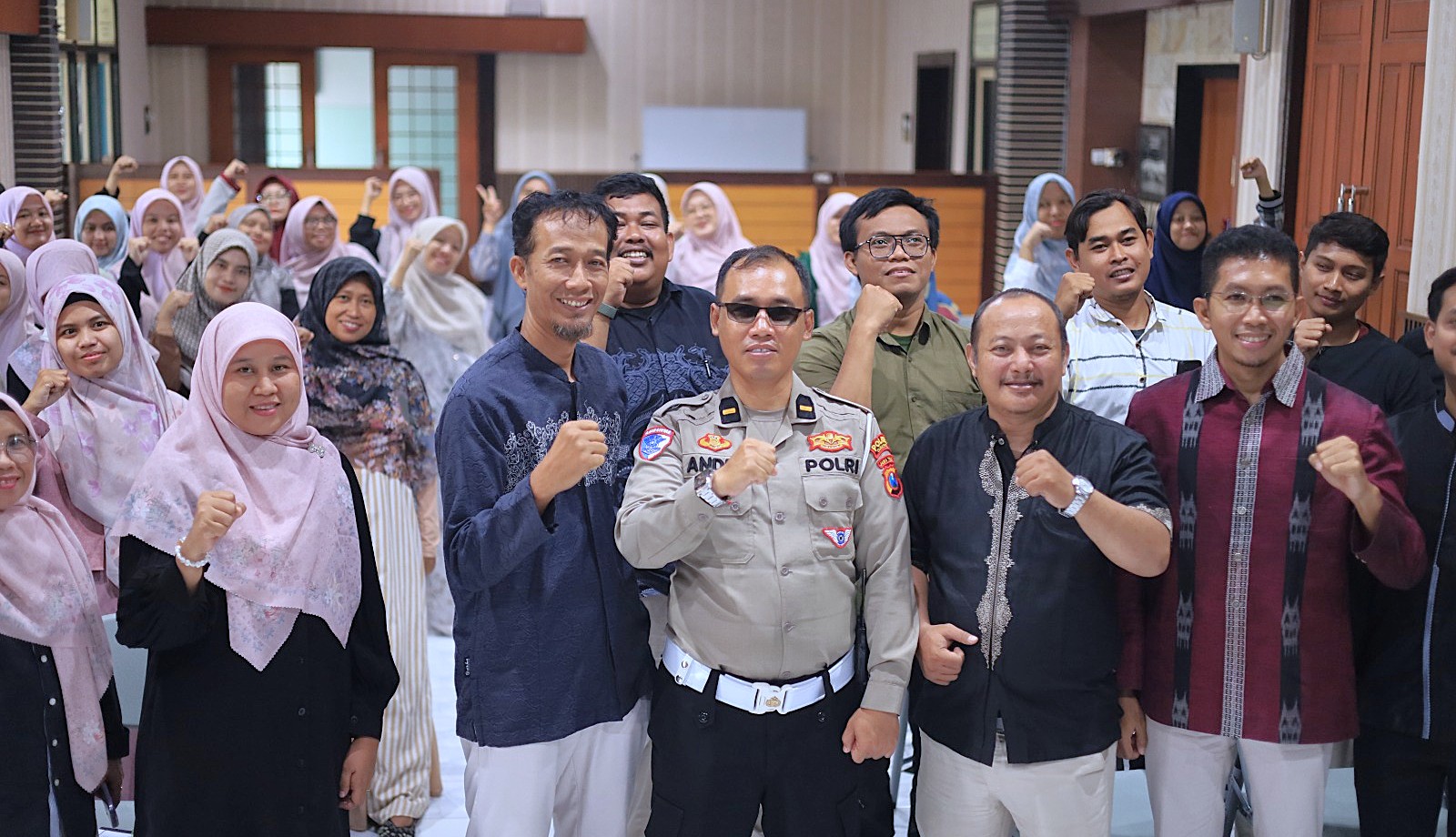 Polantas Menyapa: Polres Gresik Gandeng Guru Tanamkan Budaya Tertib Lalu Lintas Sejak Dini