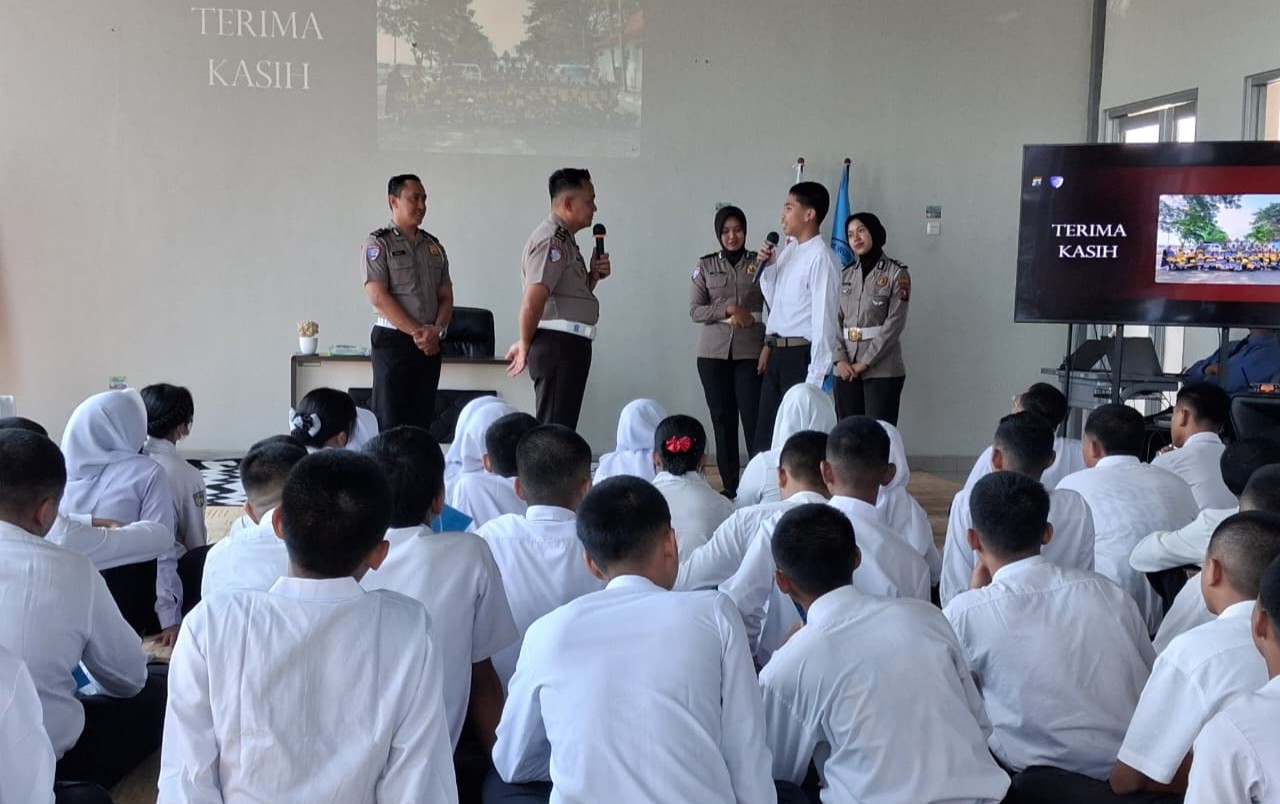 Polres Mojokerto Edukasi Pelajar Tanamkan Budaya Tertib Lalu Lintas dan Cegah Perundungan