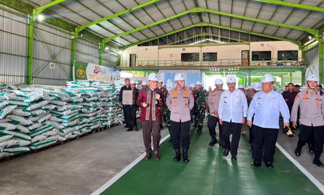 80 Ton Pupuk Batu Bara Disalurkan ke Petani Riau, Kapolri: Wujud Polri Hadir untuk Masyarakat